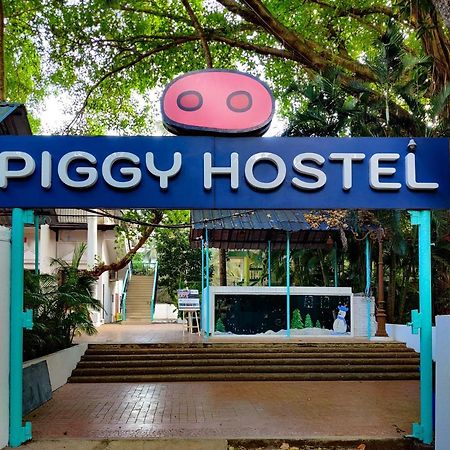 Piggy Calangute By Urban Nomads - Dorms & Pvt Rooms GOA Exterior photo