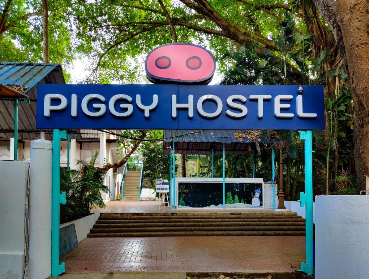 Piggy Calangute By Urban Nomads - Dorms & Pvt Rooms GOA Exterior photo