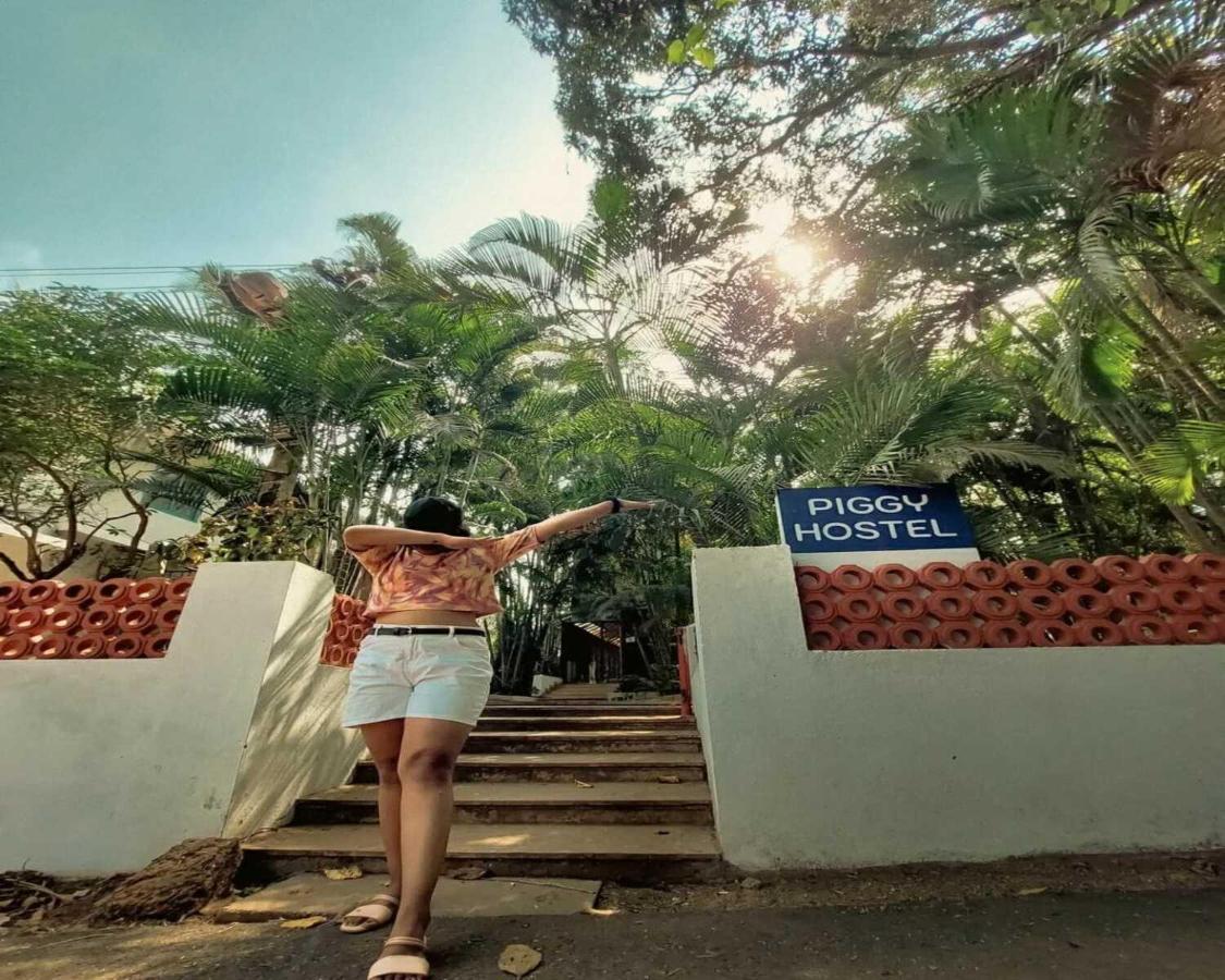 Piggy Calangute By Urban Nomads - Dorms & Pvt Rooms GOA Exterior photo