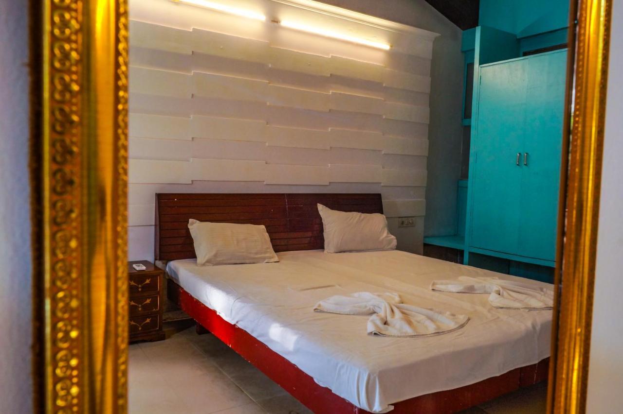 Piggy Calangute By Urban Nomads - Dorms & Pvt Rooms GOA Exterior photo